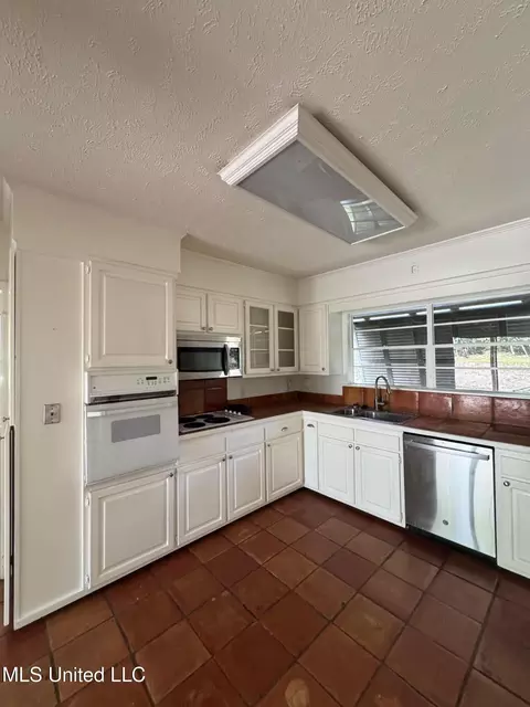 Kitchen - 4624 Katherine Blvd, Jackson, MS 39211 photo 1 of 3