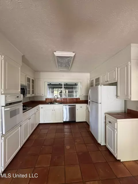 Kitchen - 4624 Katherine Blvd, Jackson, MS 39211 photo 2 of 3