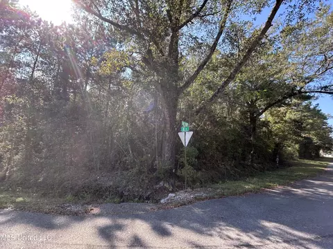 F Street, Biloxi, MS 39532 photo 2