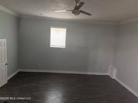 Living - 5520 Ridgewood Rd, Jackson, MS 39211 photo 1 of 2