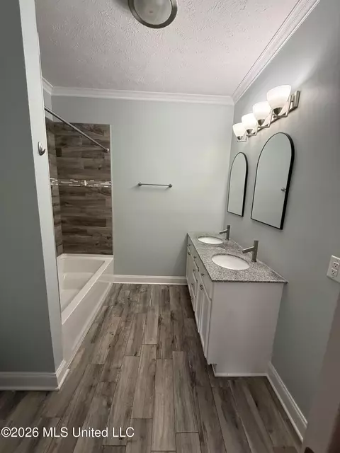Bath - 5520 Ridgewood Rd, Jackson, MS 39211 photo 2 of 3