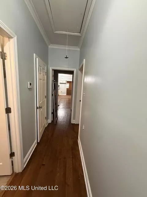 Entry Way - 5520 Ridgewood Rd, Jackson, MS 39211 photo 2 of 3