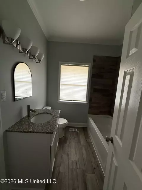 Bath - 5520 Ridgewood Rd, Jackson, MS 39211 photo 1 of 3
