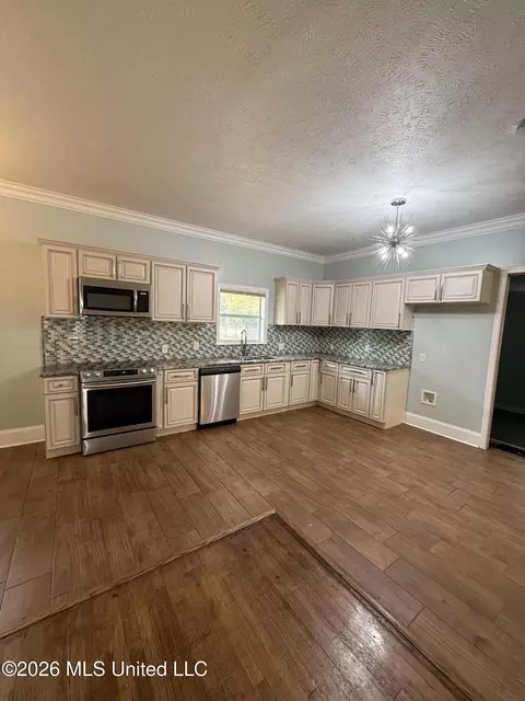 Kitchen - 5520 Ridgewood Rd, Jackson, MS 39211 photo 2 of 3