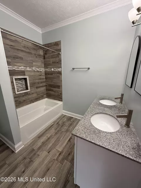 Bath - 5520 Ridgewood Rd, Jackson, MS 39211 photo 3 of 3