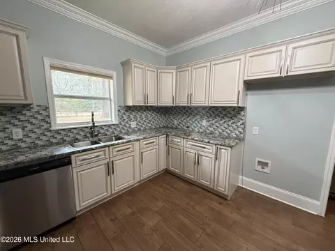 Kitchen - 5520 Ridgewood Rd, Jackson, MS 39211 photo 1 of 3