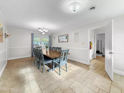 Dining - 5255 Parkway Dr, Jackson, MS 39211 photo 1 of 2