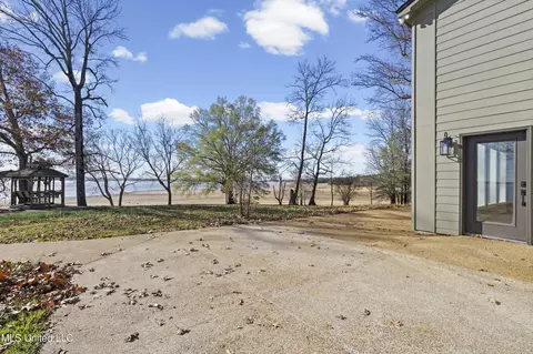 Exterior - 7726 Union Rd, Sardis, MS 38666 photo 7 of 13
