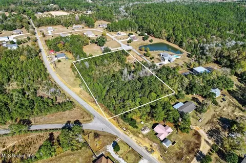 6 Fenton Pl, Kiln, MS 39556