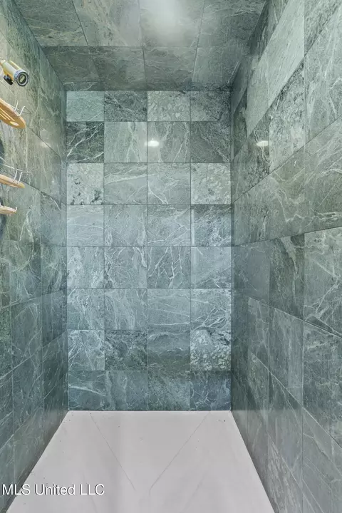 Bath - 151 Chapel Hill Rd, Flora, MS 39071 photo 9 of 11