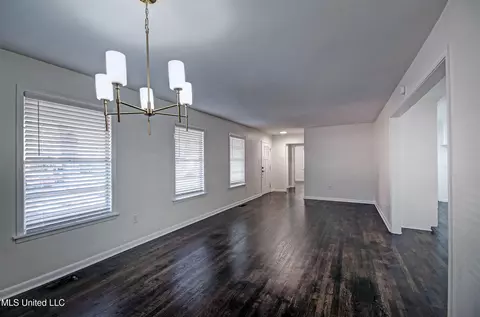 Living - 667 Reddoch Dr, Jackson, MS 39211 photo 4 of 4