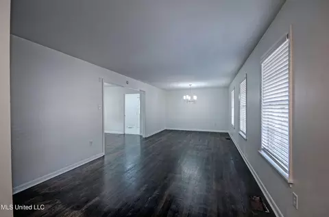 Living - 667 Reddoch Dr, Jackson, MS 39211 photo 1 of 4