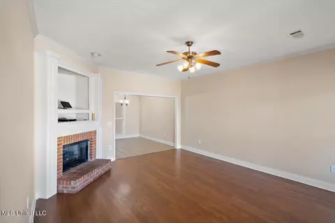 Living - 36 S Crossings, Jackson, MS 39206 photo 1 of 3