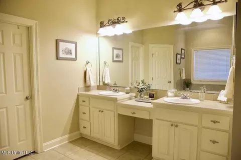 Bath - 628 Boxwood Pl, Madison, MS 39110 photo 2 of 5