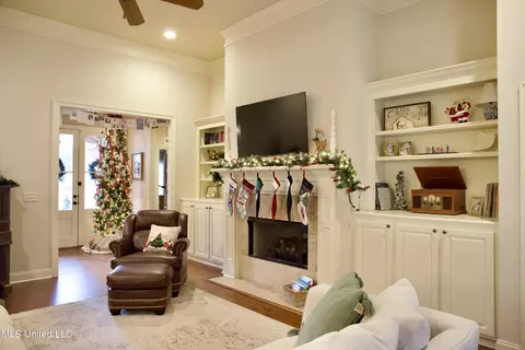 Living - 628 Boxwood Pl, Madison, MS 39110 photo 3 of 3