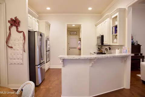 Kitchen - 628 Boxwood Pl, Madison, MS 39110 photo 4 of 4