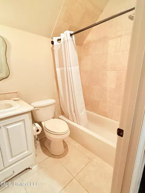 Bath - 125 Vinca Dr, Madison, MS 39110 photo 7 of 7