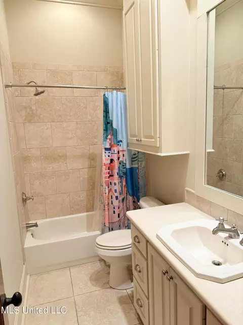 Bath - 125 Vinca Dr, Madison, MS 39110 photo 1 of 7