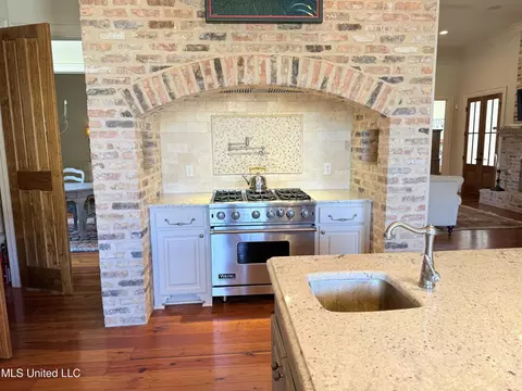 Kitchen - 125 Vinca Dr, Madison, MS 39110 photo 4 of 6