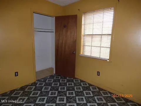 Bedroom - 87 W Wilderness Rd, Natchez, MS 39120 photo 2 of 3