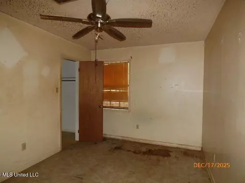 Bedroom - 87 W Wilderness Rd, Natchez, MS 39120 photo 3 of 3