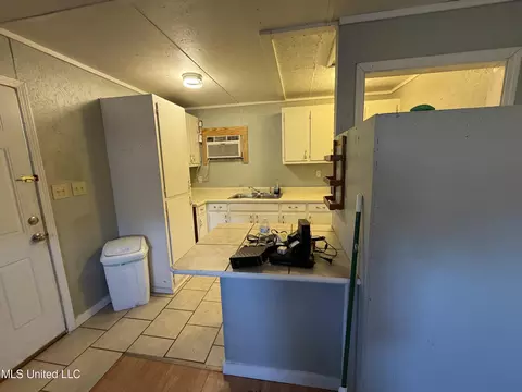 Kitchen - 130 Jones Rd, Lucedale, MS 39452 photo 2 of 2