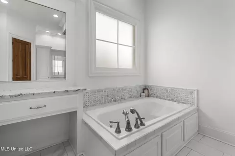 Bath - 106 Edgewood Dr, Madison, MS 39110 photo 9 of 13