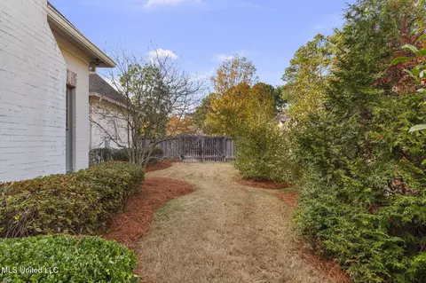 Exterior - 106 Edgewood Dr, Madison, MS 39110 photo 9 of 17