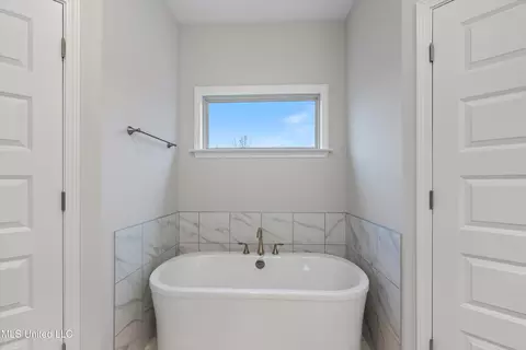 Bath - 1734 Winningham Dr, Hernando, MS 38632 photo 2 of 4