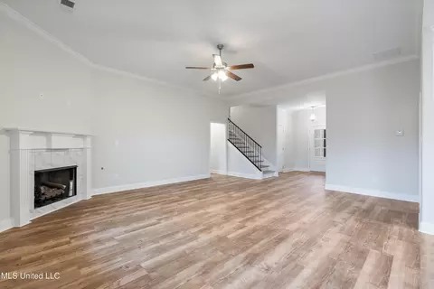 Living - 1734 Winningham Dr, Hernando, MS 38632 photo 2 of 3