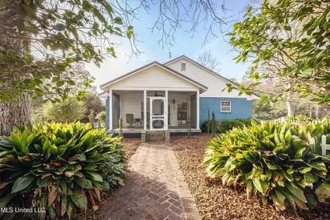 206 N Fifth St #N, Wiggins, MS 39577