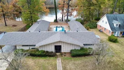 5018 Riverwood Cir, Jackson, MS 39211 photo 2