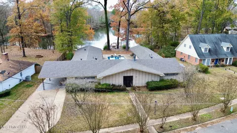 5018 Riverwood Cir, Jackson, MS 39211