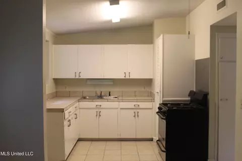 111 Chatham Cir, Jackson, MS 39206 photo 8