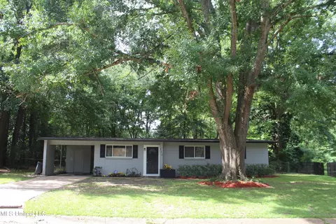 111 Chatham Cir, Jackson, MS 39206 photo 3