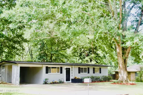 111 Chatham Cir, Jackson, MS 39206 photo 2