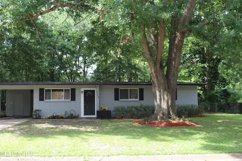 111 Chatham Cir, Jackson, MS 39206