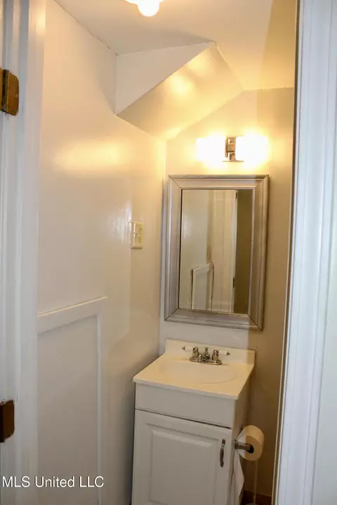 111 Chatham Cir, Jackson, MS 39206 photo 17