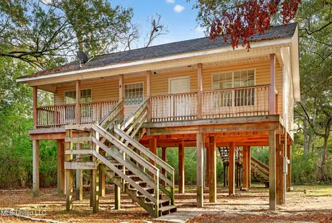 3718 Howze St, Moss Point, MS 39563