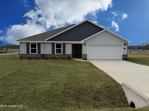 113 Dewberry Dr, Lucedale, MS 39452