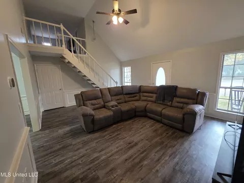 Living - 717 Wildberry Pointe, Madison, MS 39110 photo 2 of 3