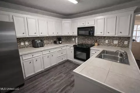 Kitchen - 717 Wildberry Pointe, Madison, MS 39110 photo 2 of 2