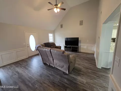Living - 717 Wildberry Pointe, Madison, MS 39110 photo 1 of 3