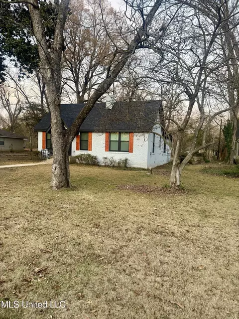 202 Panola Ave, Batesville, MS 38606