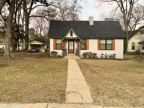 202 Panola Ave, Batesville, MS 38606