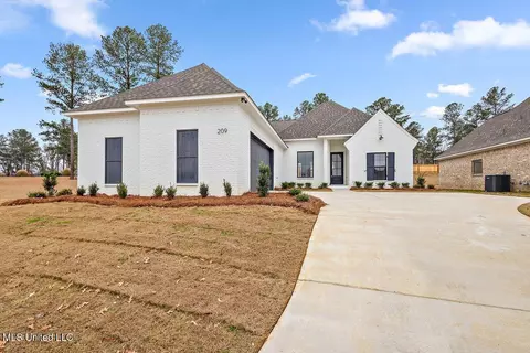 209 Lake Crest Dr, Madison, MS 39110