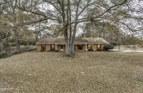 1609 Old Vicksburg Rd, Clinton, MS 39056