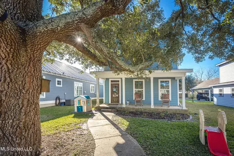 16 Sweetgrass Ln, Ocean Springs, MS 39564