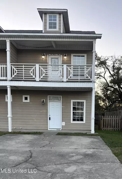 1309 Foxwood Pl, Gulfport, MS 39507