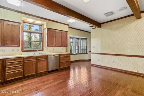 Kitchen - 2060 Sheffield Dr, Jackson, MS 39211 photo 2 of 3